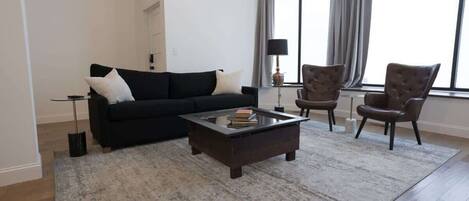 Una televisión, una oficina