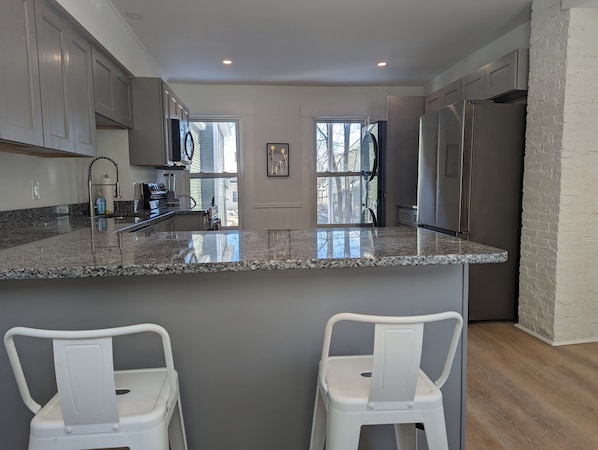 Kitchen & Dining