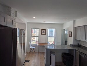 Kitchen & Dining