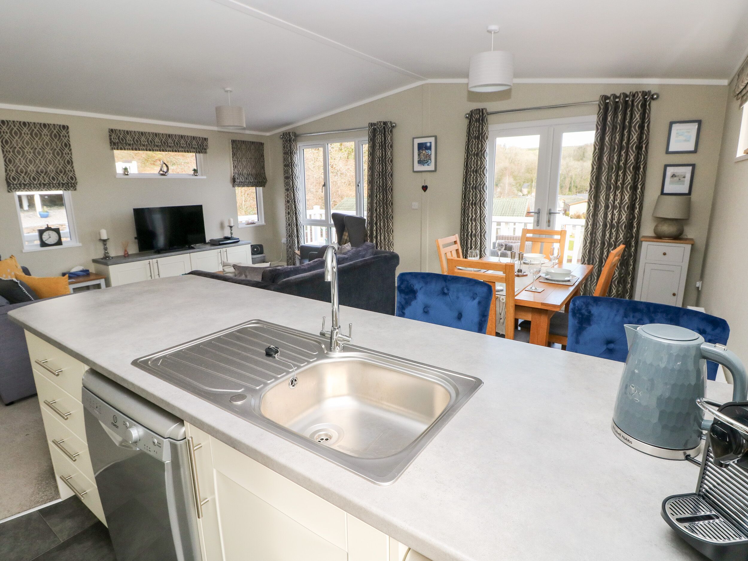 Fridge, dishwasher, electric kettle, toaster