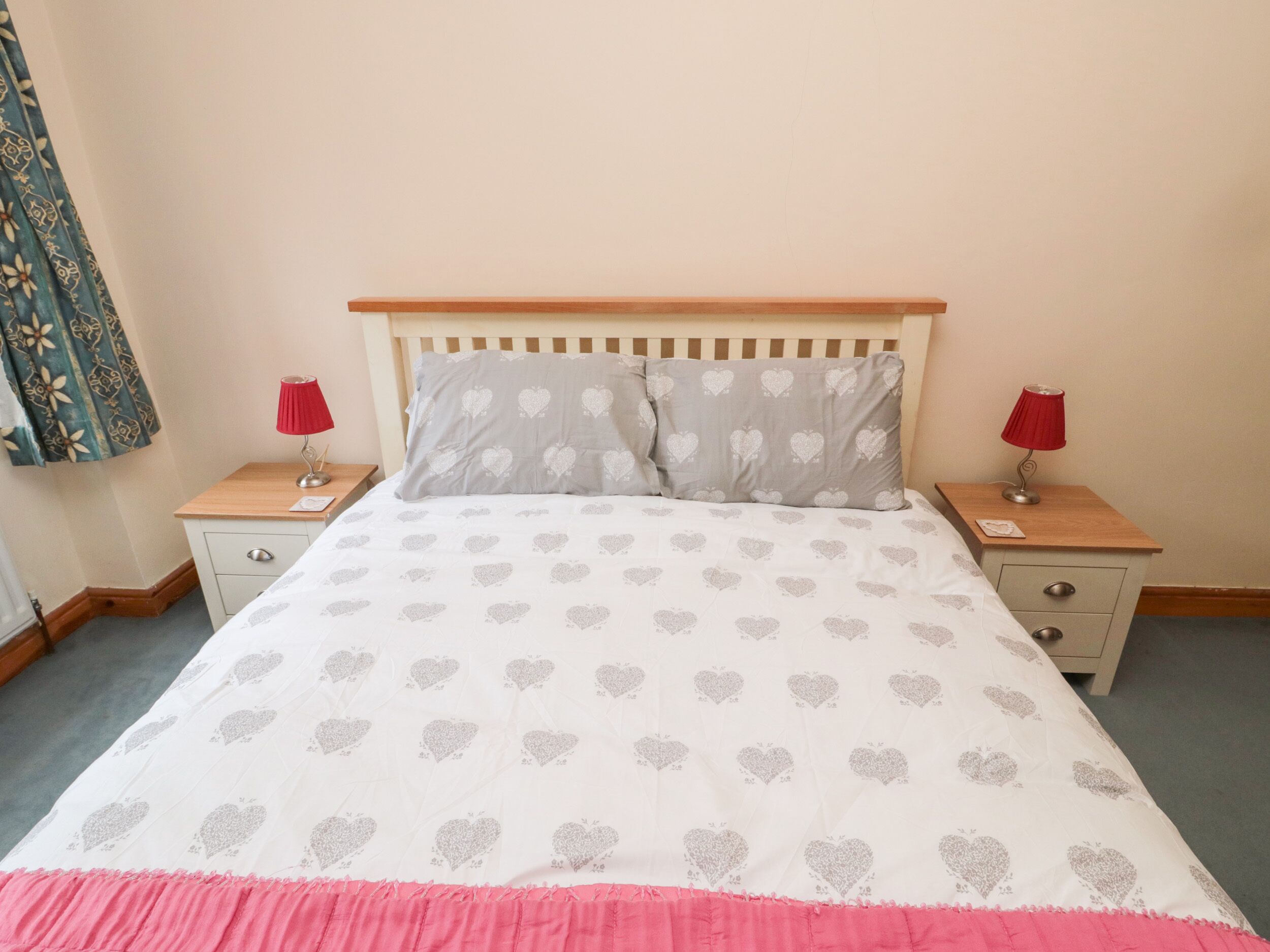 2 bedrooms, individually decorated, individually furnished, free WiFi