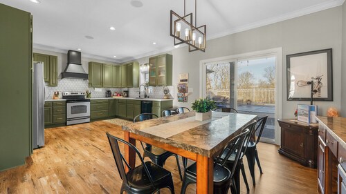 New~Near Margarittaville~ Private Pool~ Hot Tub~ Large Luuxury Home~ Sleeps 24~Game Room~ Perfect for Weddings or Events~1 story Home