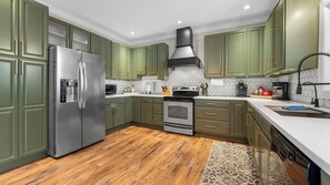 Refrigerador, microondas, horno, placa de cocina