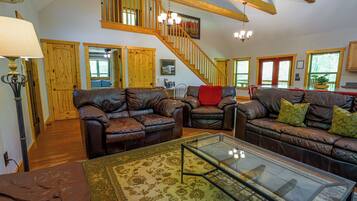 TV connectée, cheminée, lecteur de DVD, table de tennis de table