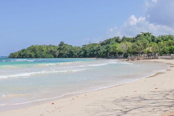 Plage privée, sable blanc