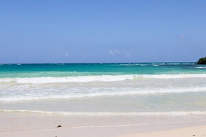 Playa privada y arena blanca