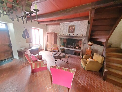 Maison en pierres proche de la Cascade de Saillant