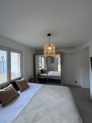 2 bedrooms, iron/ironing board, free WiFi, bed sheets - Magnificent pool villa with sea, lake and mountain views (Santa reparata di balagna)