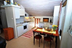 Apartment | Private kitchen | Fridge, microwave, oven, stovetop - Remarkable 2-bed Apartment in Steinsland (Oygarden)