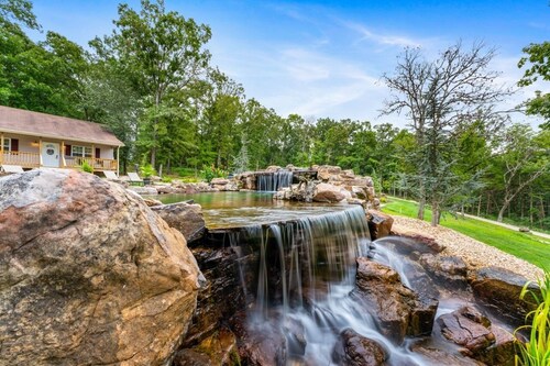 THE CARRIAGE HOUSE - Private Hot Tub and Fire Pit
