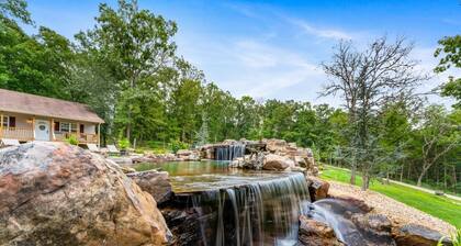 THE CARRIAGE HOUSE - Private Hot Tub and Fire Pit