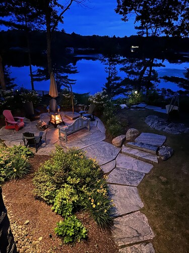 6 bed 4 bath cottage on Lake Muskoka, Private, Boathouse, Hot tub!