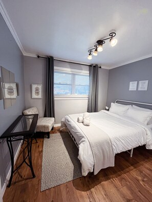 4 bedrooms, desk, free WiFi, bed sheets