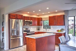 Køleskab, mikrobølgeovn, ovn, kogeplade