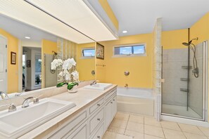 Ensemble douche/baignoire, sèche-cheveux, serviettes fournies