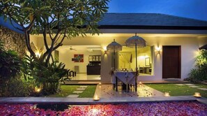 Outdoor dining - Finest Stay 2Br Villa In Seminyak (Kuta Utara)