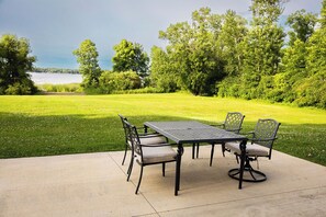 Outdoor dining - Lake Cabin on North Long Lake (Brainerd)