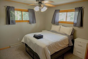 5 bedrooms, WiFi (free), bed sheets - Lake Cabin on North Long Lake (Brainerd)