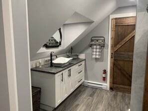 Hårføner, håndklær, såpe og sjampo