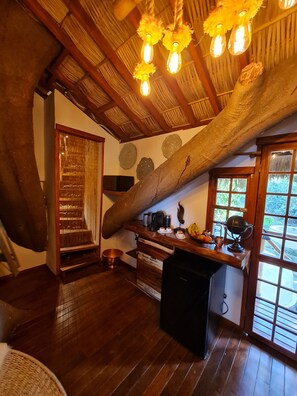 Casa de árbol Deluxe | Área de sala de estar