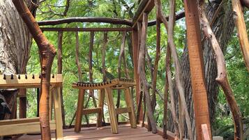 Comfort Tree House | Terrace/patio
