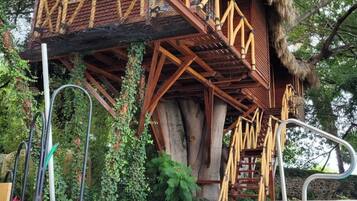 Deluxe Tree House | Free WiFi