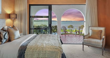 Magnificent Beachfront Mansion - Pool