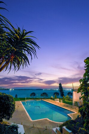 Exterior - Magnificent Beachfront Mansion - Pool (Auckland)