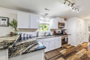 Fridge, microwave, oven, stovetop - Midtown Bungalow, 3 blocks to shops & dining! (Coeur d'Alene)