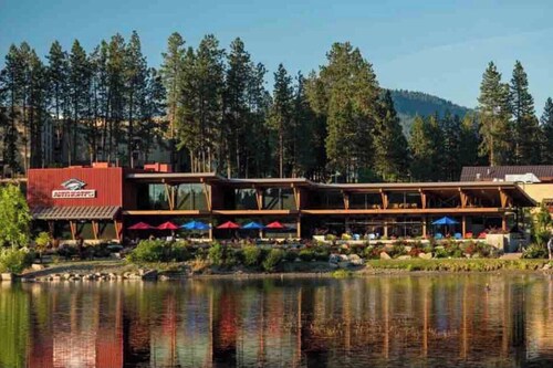 Riverstone Retreat- Walk, Shop, Eat & Play!