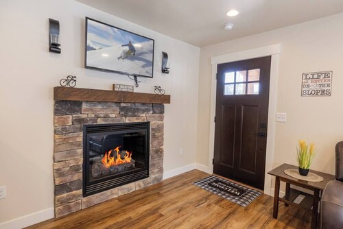 The Silver Mountain Chalet- Private Hot Tub!