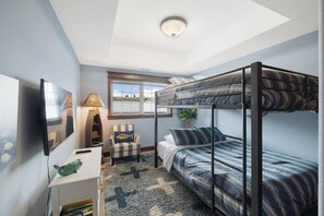 3 chambres, fer et planche à repasser, Wi-Fi, draps fournis