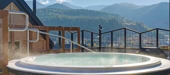 The Silver Valley Slope - Resort and Hot Tub