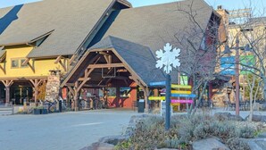A building with a sloped roof and a snowflake sign in front. - The Silver Valley Slope - Resort and Hot Tub (Kellogg)