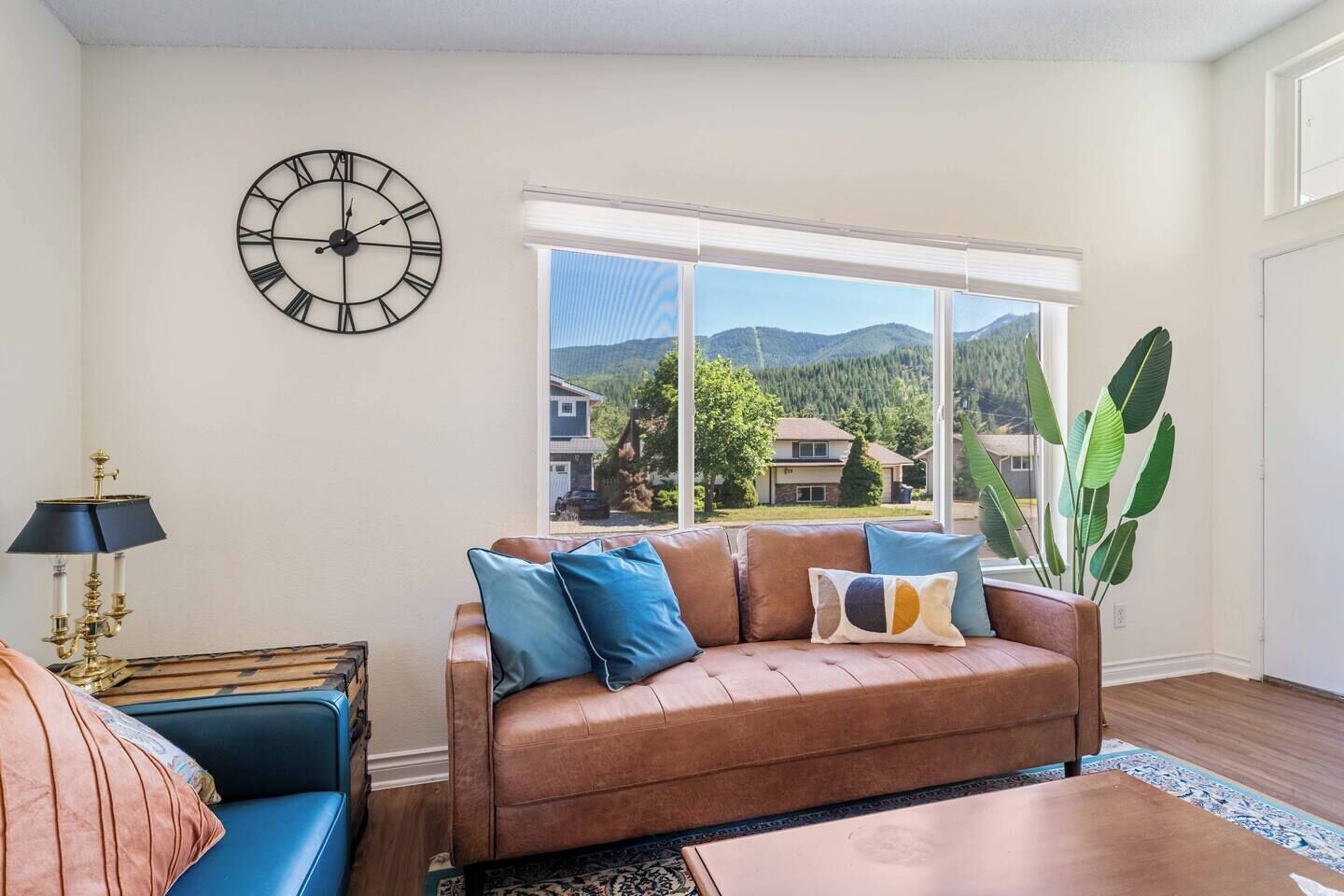 Flat-screen TV, fireplace