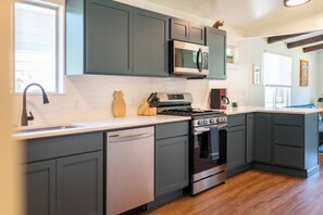 Fridge, microwave, oven, stovetop - Walk to Silver Mtn Resort, Game Room & Hot Tub! (Kellogg)