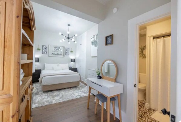 1 habitación, tabla de planchar con plancha, wifi y ropa de cama 