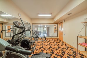 Fitness facility - Days Inn & Suites by Wyndham Beeville (Beeville)