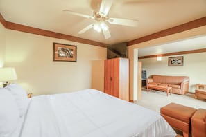 Suite, 1 King Bed, Non Smoking (Jacuzzi Tub) | Iron/ironing board, free rollaway beds, free WiFi, bed sheets - Days Inn & Suites by Wyndham Beeville (Beeville)