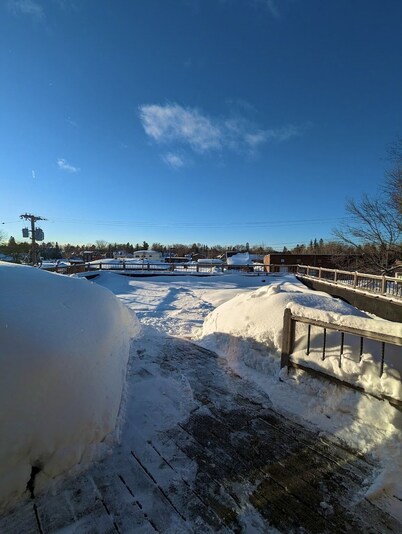 New, Remodeled, Luxury Loft w/Hot Tub & Rooftop Patio