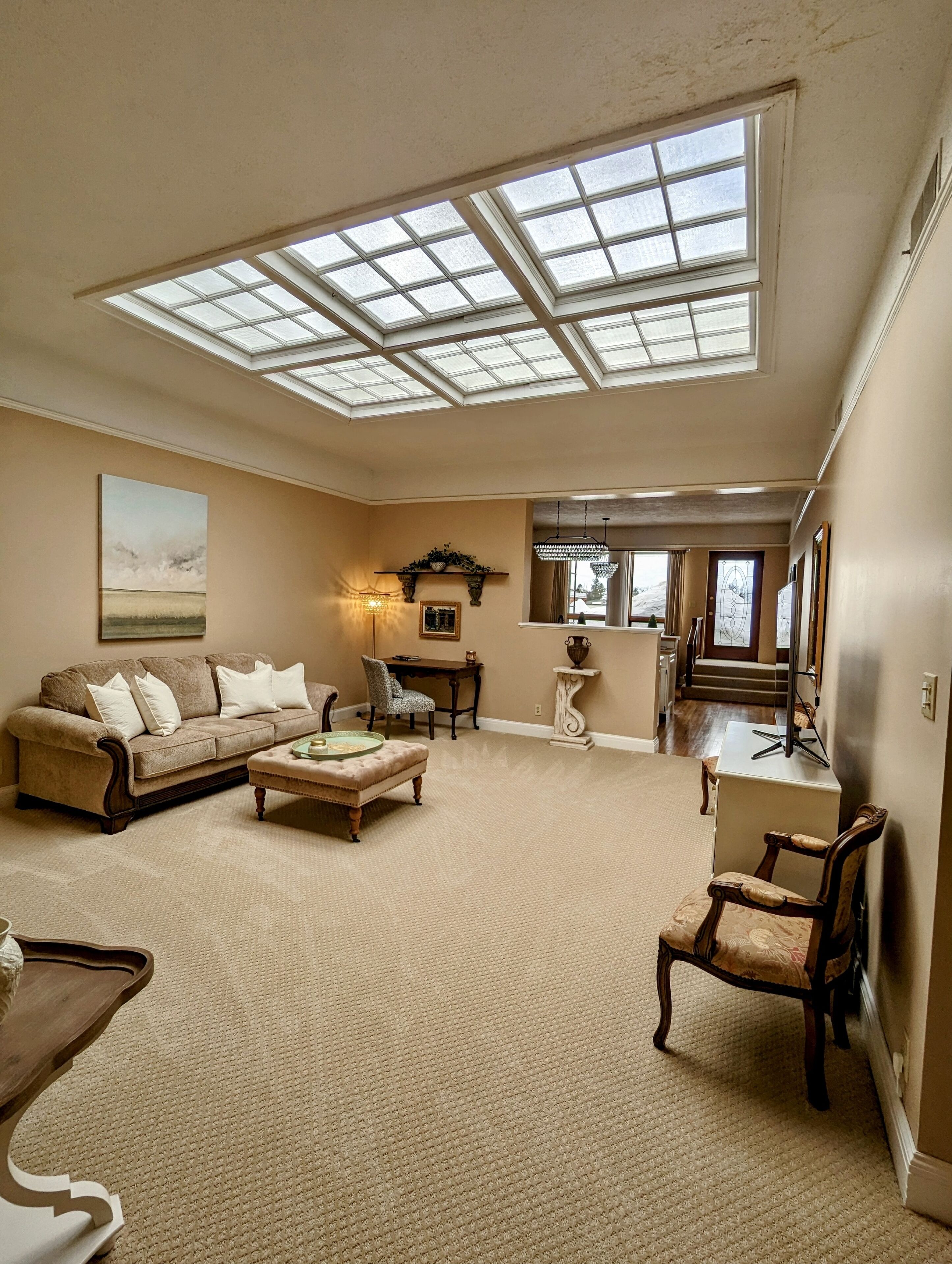 Smart TV, books, stereo