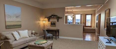 Smart TV, books, stereo