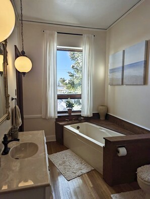 Articles de toilette écologiques, sèche-cheveux, serviettes fournies