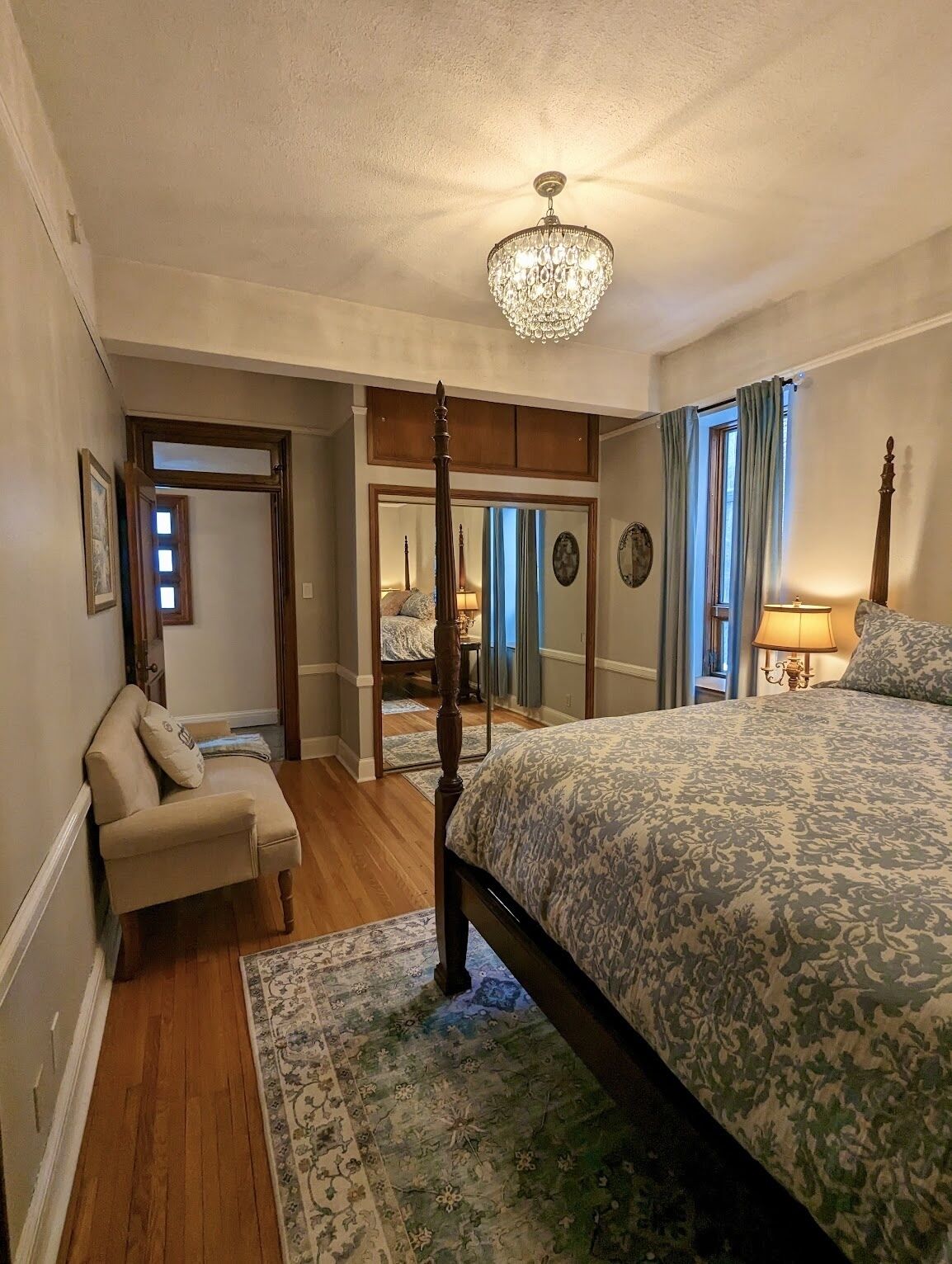 3 bedrooms, desk, iron/ironing board, free WiFi