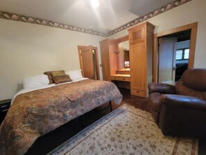 7 bedrooms, WiFi, bed sheets