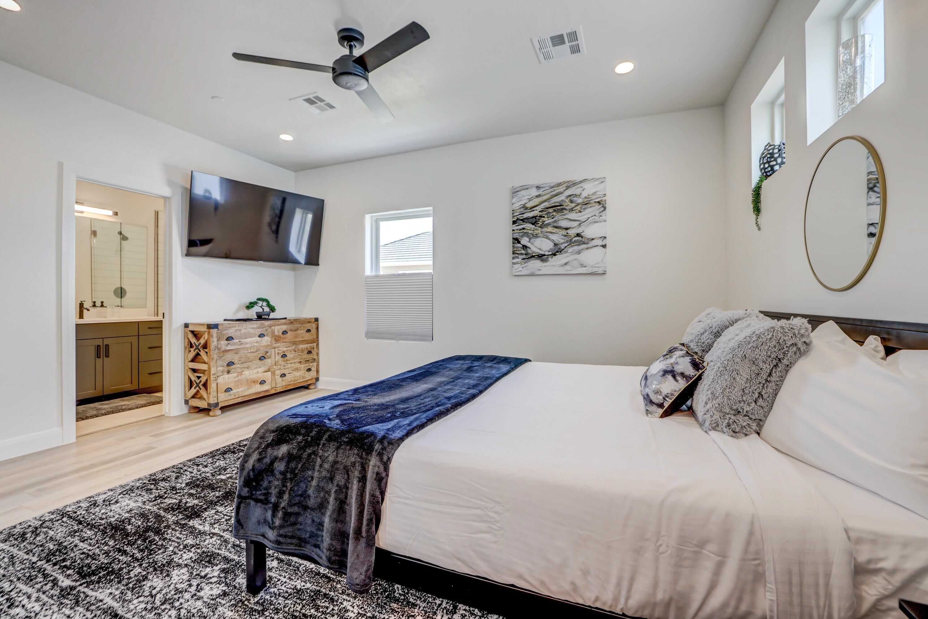 3 bedrooms, desk, iron/ironing board, free WiFi