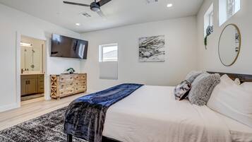 3 bedrooms, desk, iron/ironing board, free WiFi