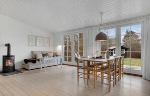 Fireplace - Lovely home in Vejby with kitchen (Vejby)