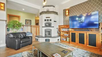 Älytelevisio, DVD-soitin, kirjoja, videokirjasto