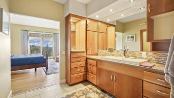 6 chambres, bureau, fer et planche Ă repasser, lit parapluie